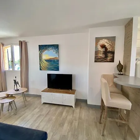 Marinesappartement, 2min Plage, Acces Direct Port Apartman