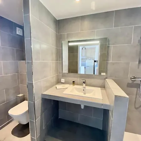 Marinesappartement, 2min Plage, Acces Direct Port Апартаменты
